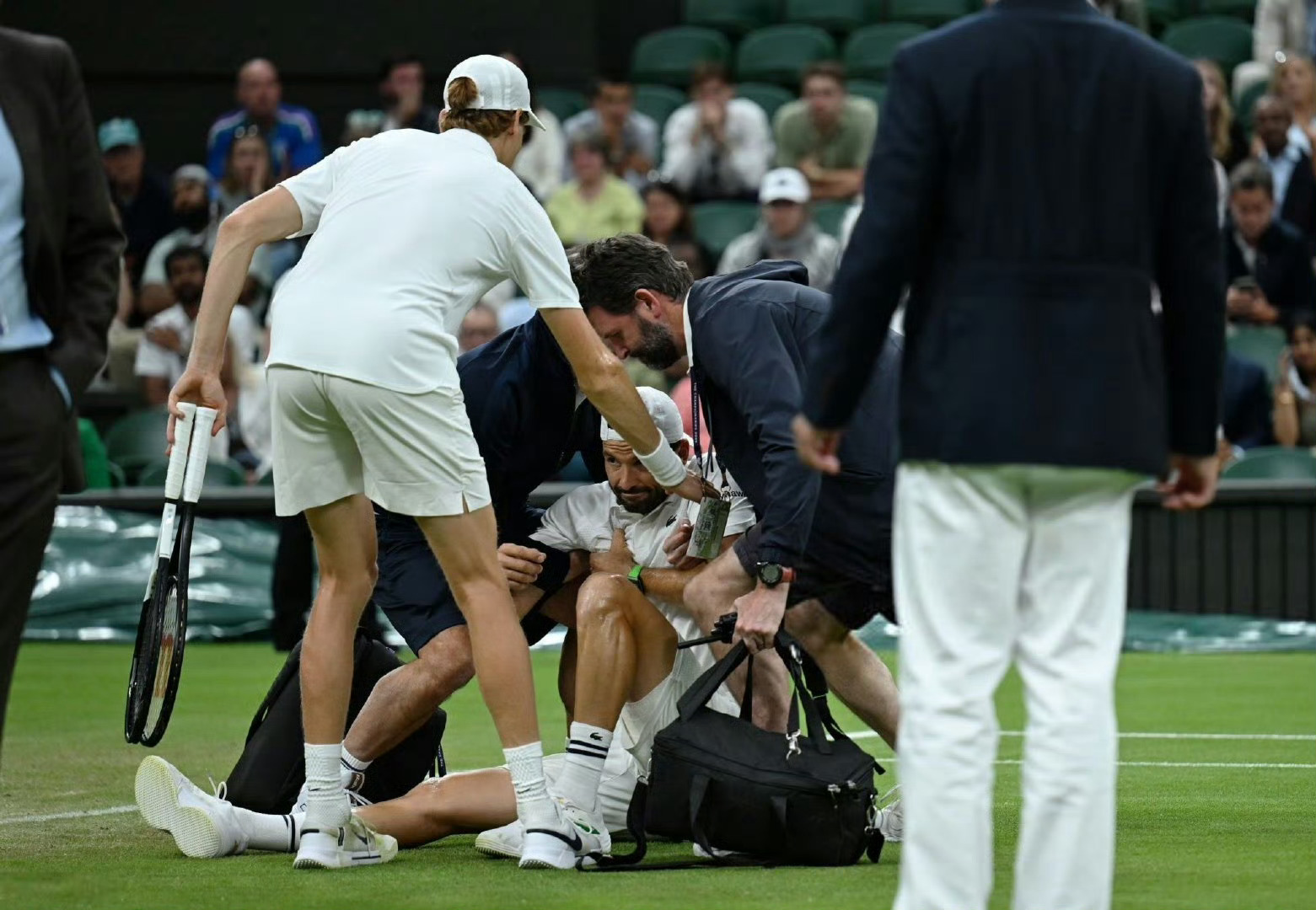 爱游戏体育-温网轻取联合杯，梅德韦杰夫统治全场