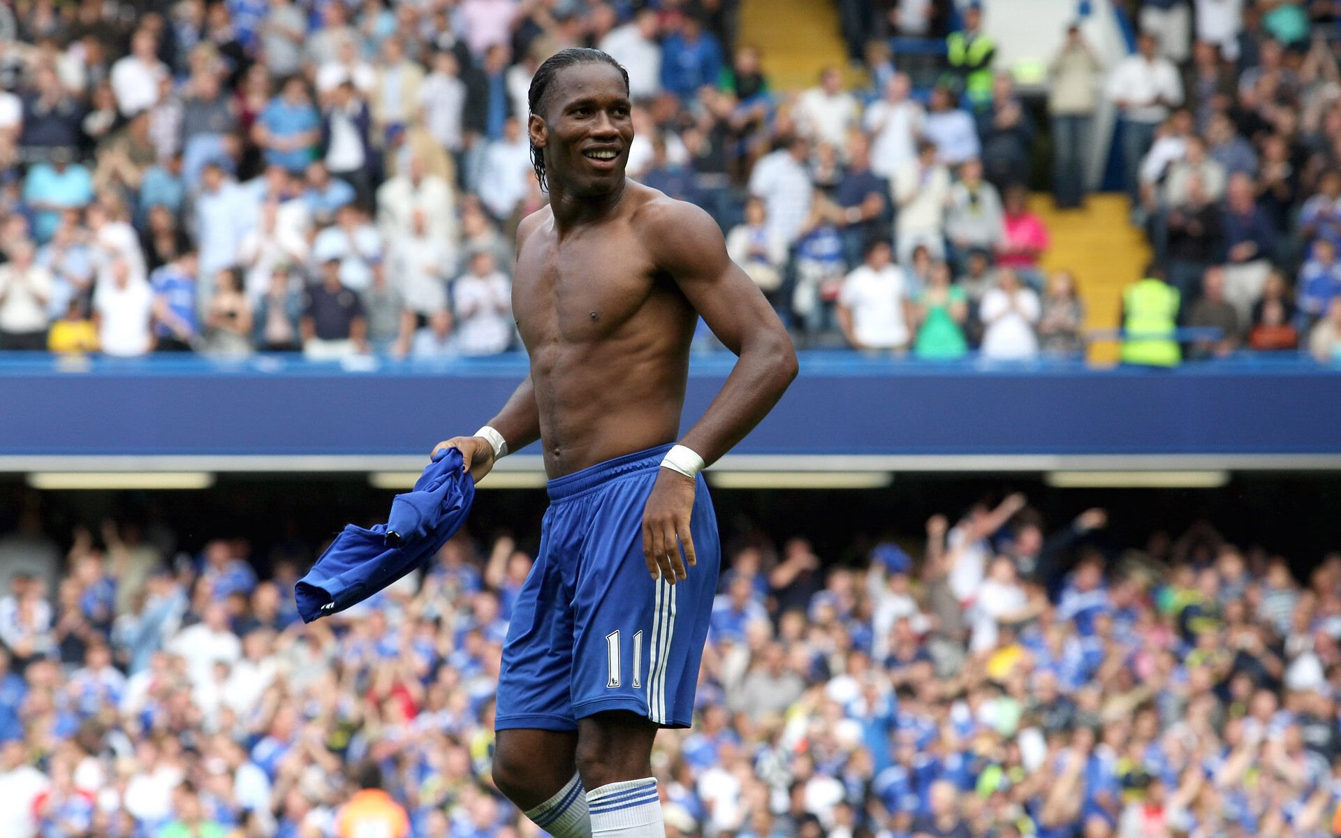 爱游戏在线-德甲争冠战之夜，当布克节奏成为绿茵场上的统治法则